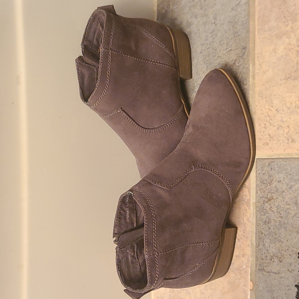 7.5 DV by Dolce Vita JURYY Ankle Boot, Granite Stella Suede